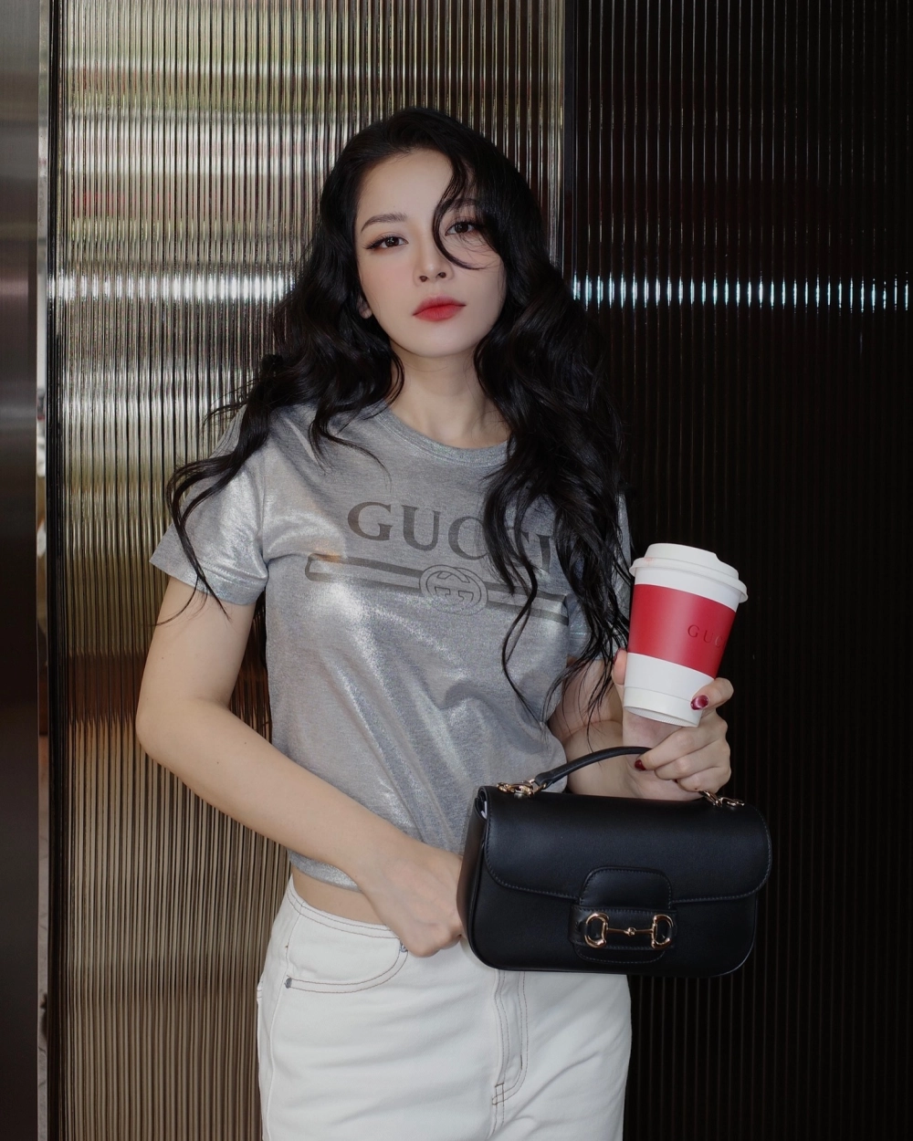 Gái đẹp dú to quyến rũ và nổi bật phong cách tự nhiên