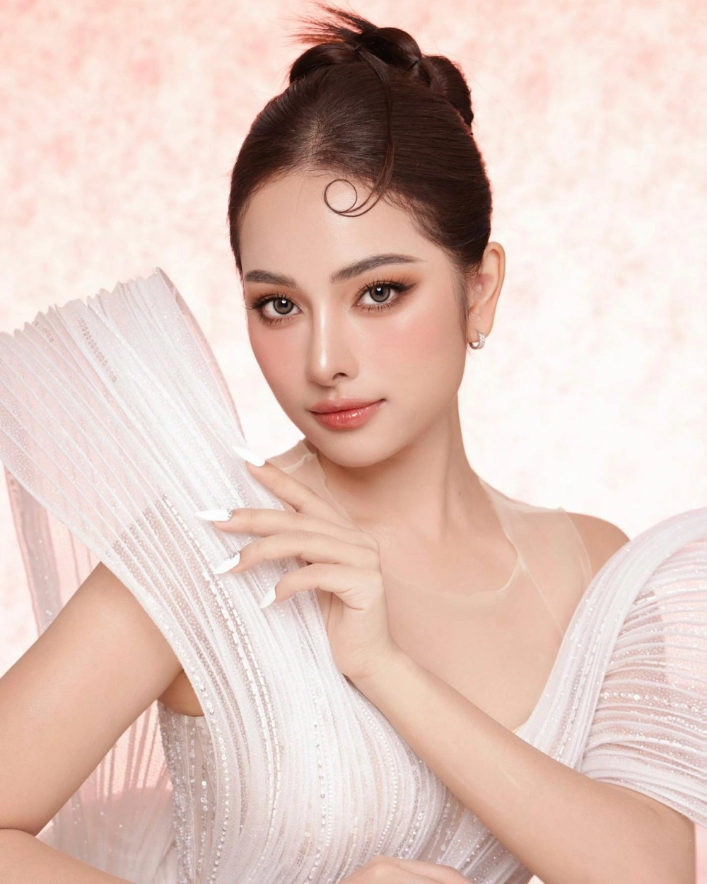 Nét duyên dáng của con gái xinh miền nam trong tà áo bà ba