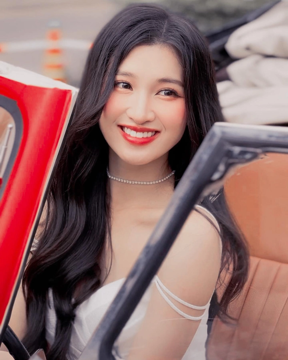 Cô gái tóc dài cute với vẻ đẹp trong veo, thanh thuần