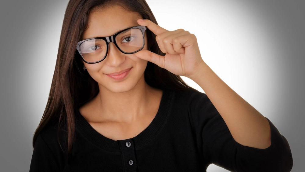 Gái xinh tóc dài cute với nụ cười tỏa nắng rạng rỡ