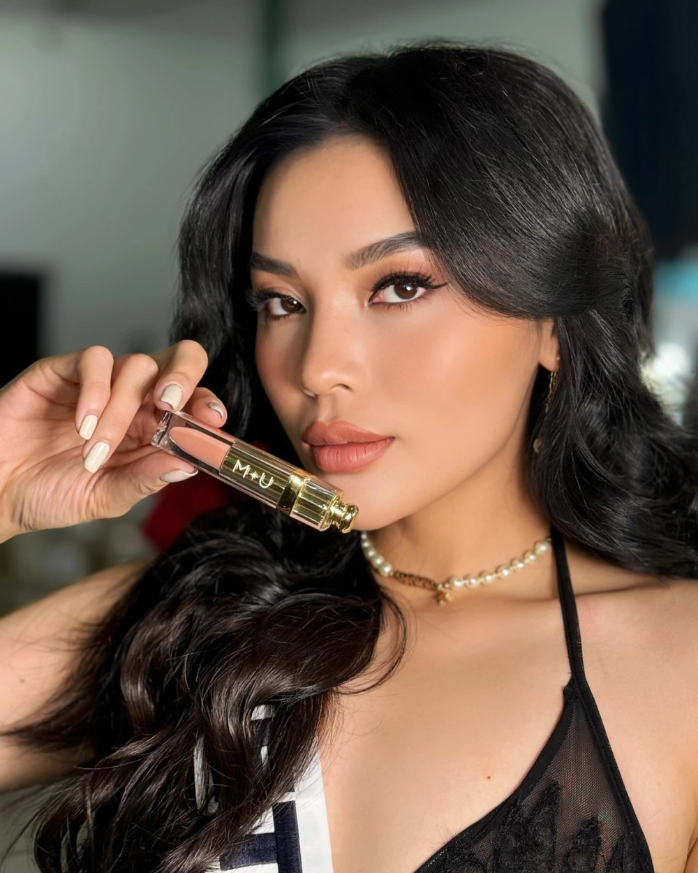 Ảnh gái xinh tóc dài sexy và đường cong quyến rũ, nóng bỏng