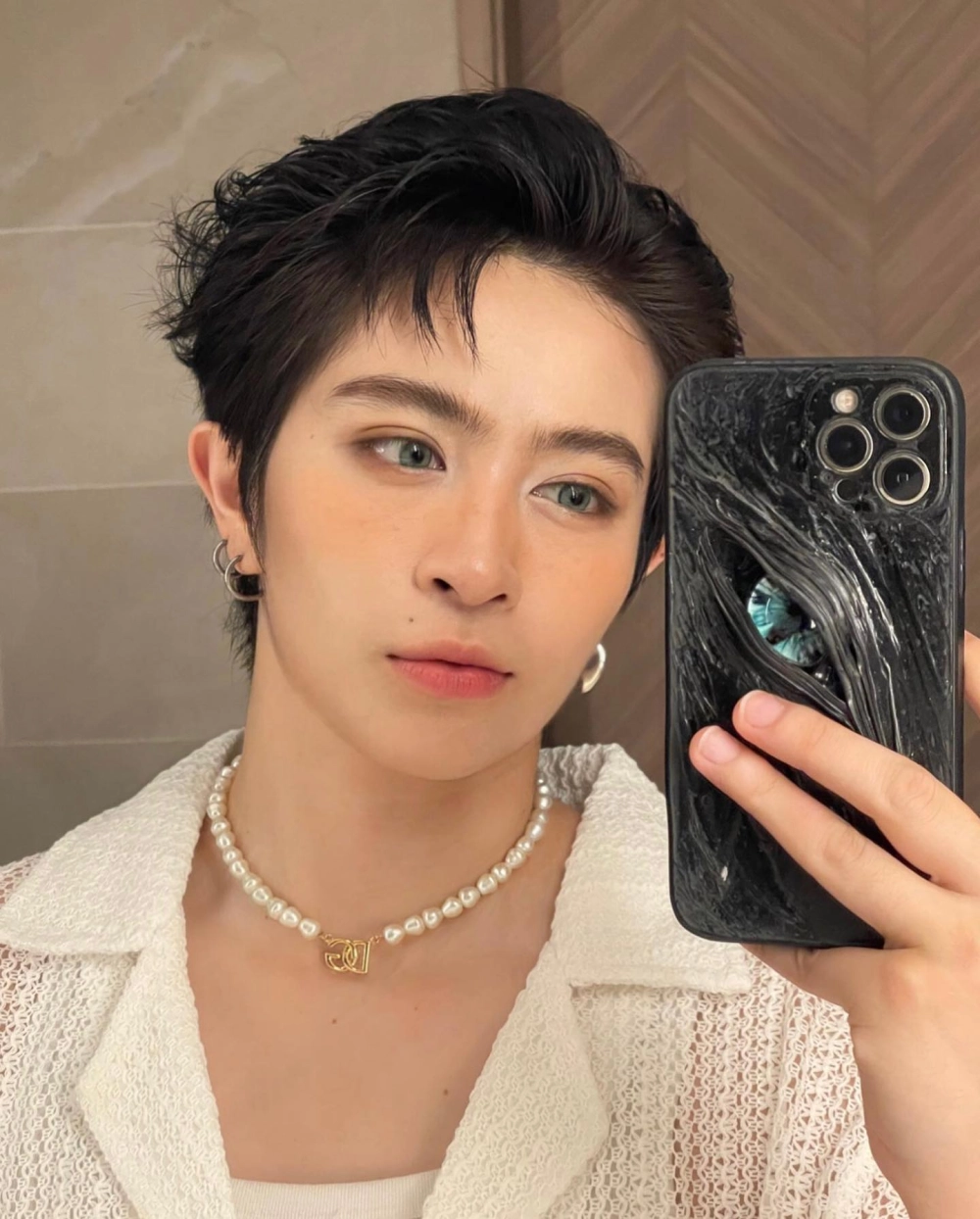 Em gái tóc ngắn cute và vẻ đẹp trong veo, thanh thuần