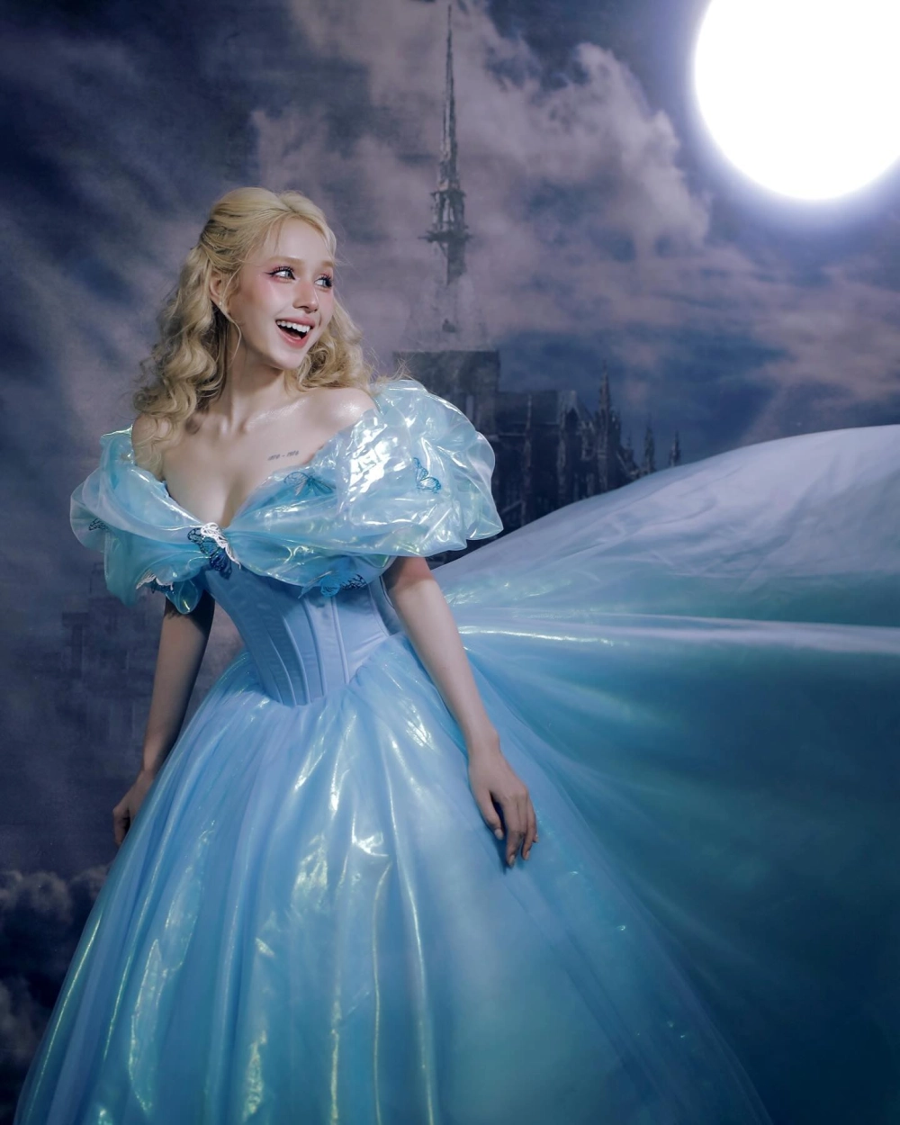 Ảnh gái đẹp Việt Nam với góc nghiêng thần thánh