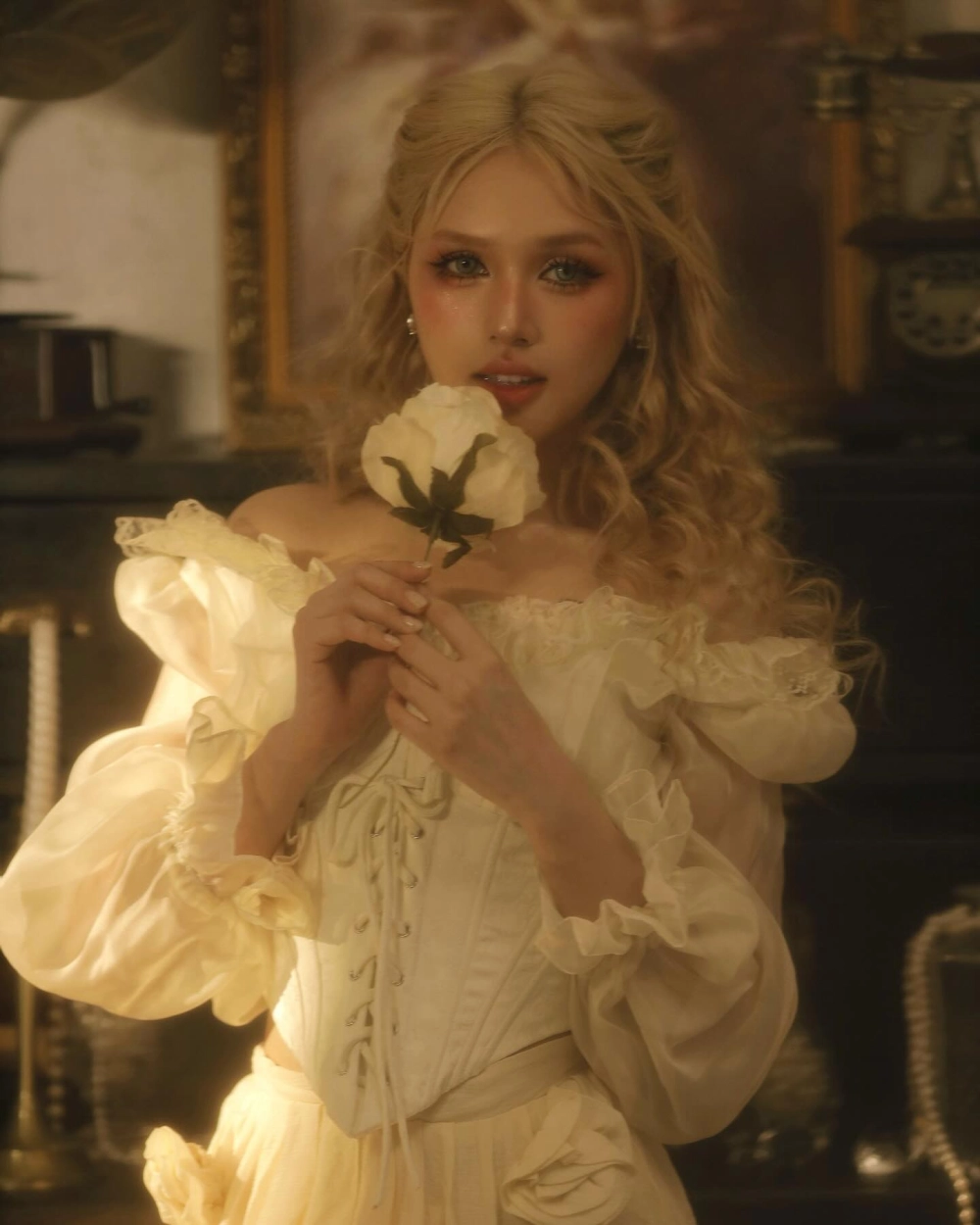 Hình ảnh gái đẹp Việt Nam trong tà áo dài thướt tha