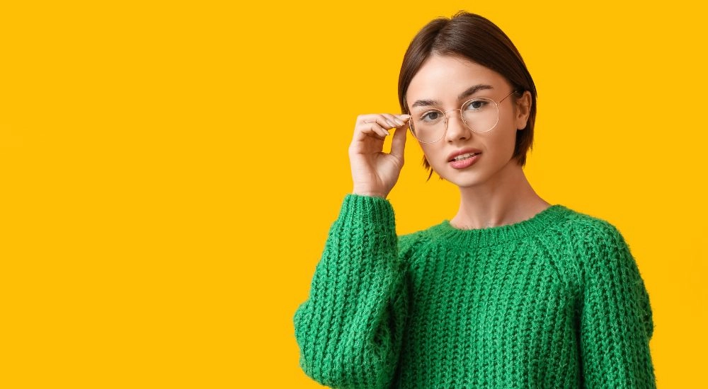 Gái xinh tóc ngắn cute và nụ cười tỏa nắng rạng rỡ