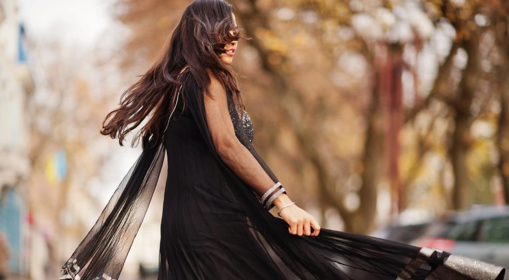 Ảnh gái đẹp tóc dài che mặt đầy bí ẩn và lãng mạn