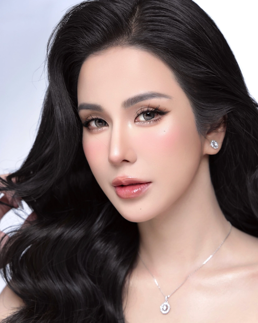 Diệp Lâm Anh chưa phẫu thuật và những hình ảnh thời mới vào nghề