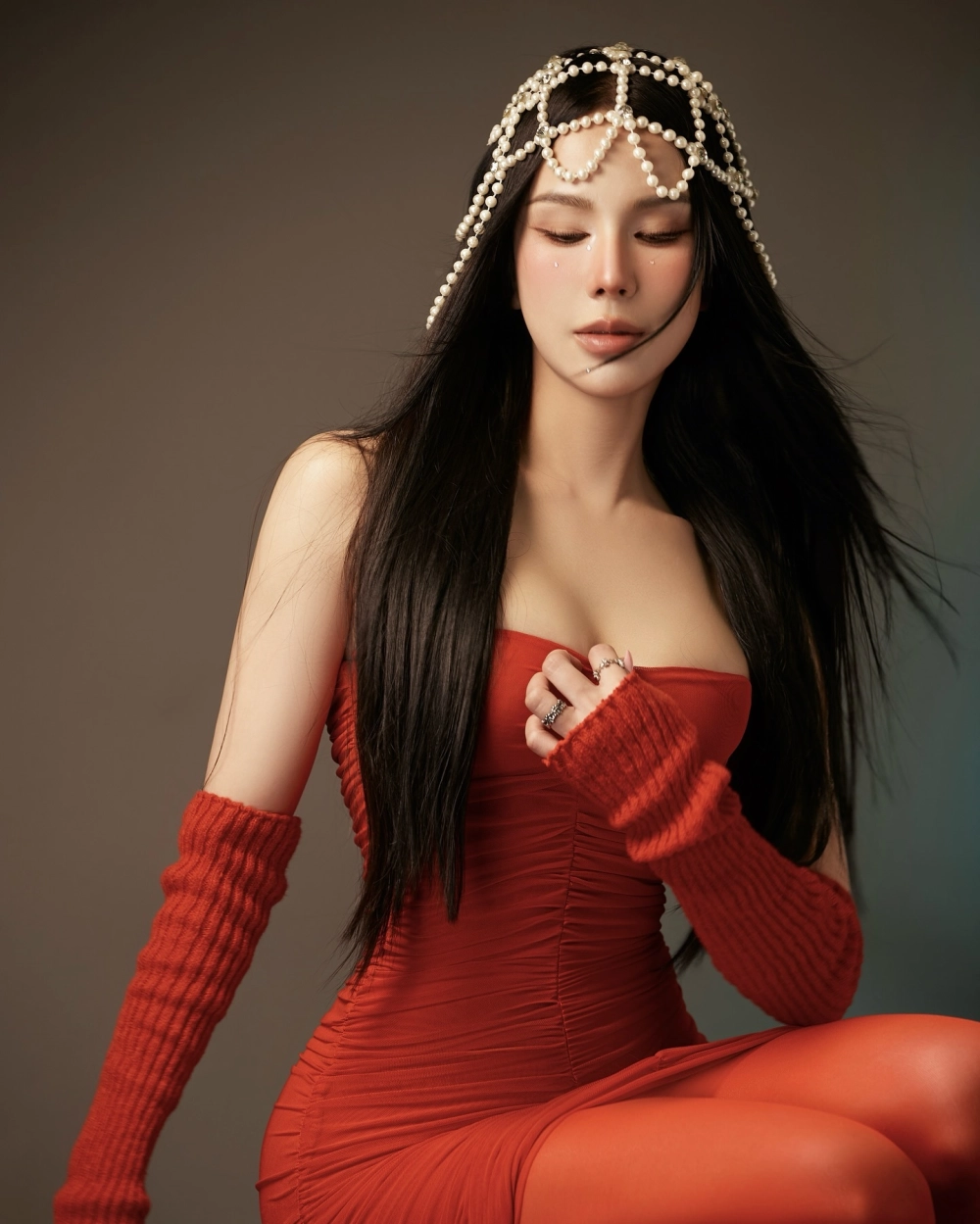 Diệp Lâm Anh tuổi và thần thái sang chảnh, quyến rũ