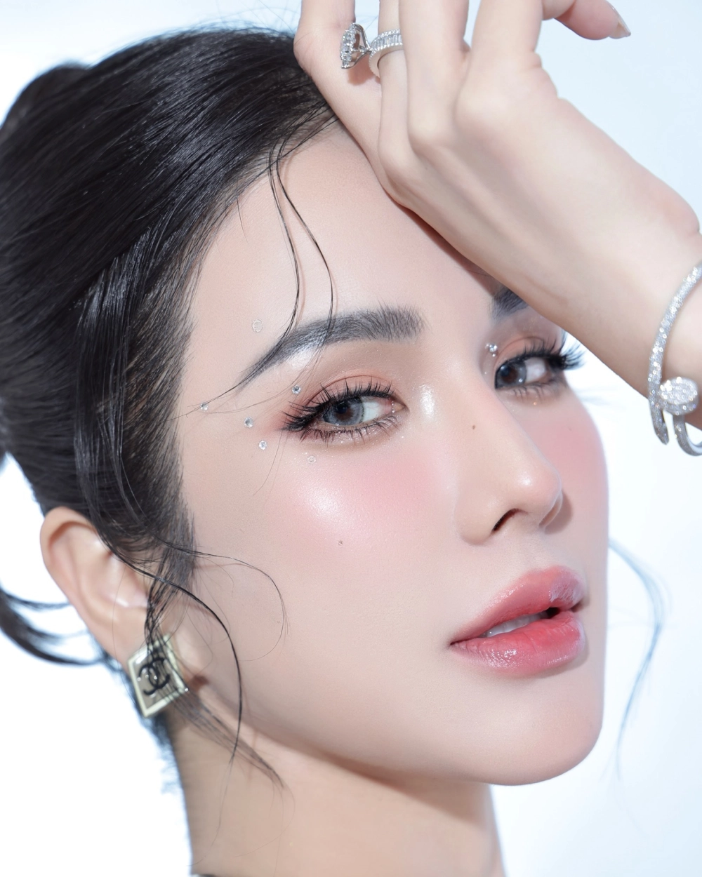 Diệp Lâm Anh trước phẫu thuật và hành trình thay đổi ngoại hình