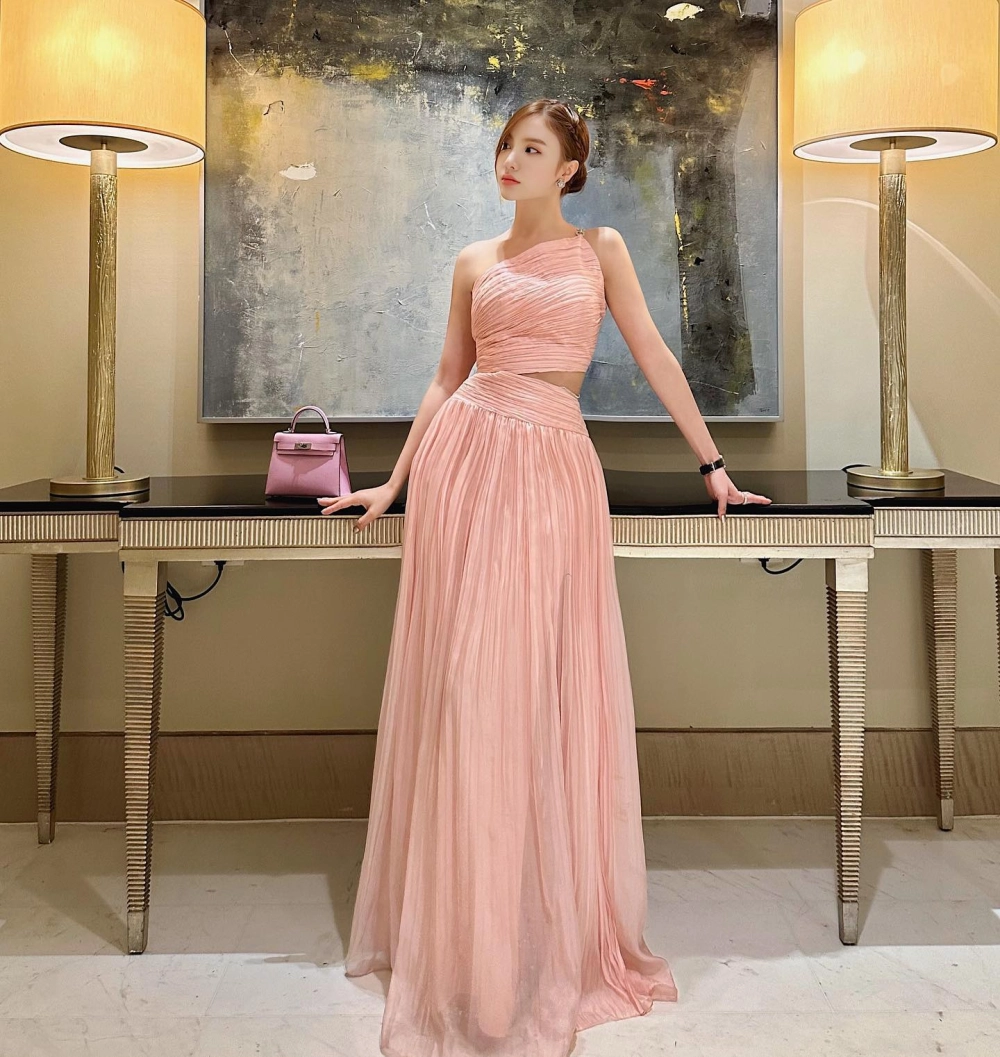 Hạnh Sinoo và những tìm kiếm liên quan đến ca sĩ Hạnh Sino