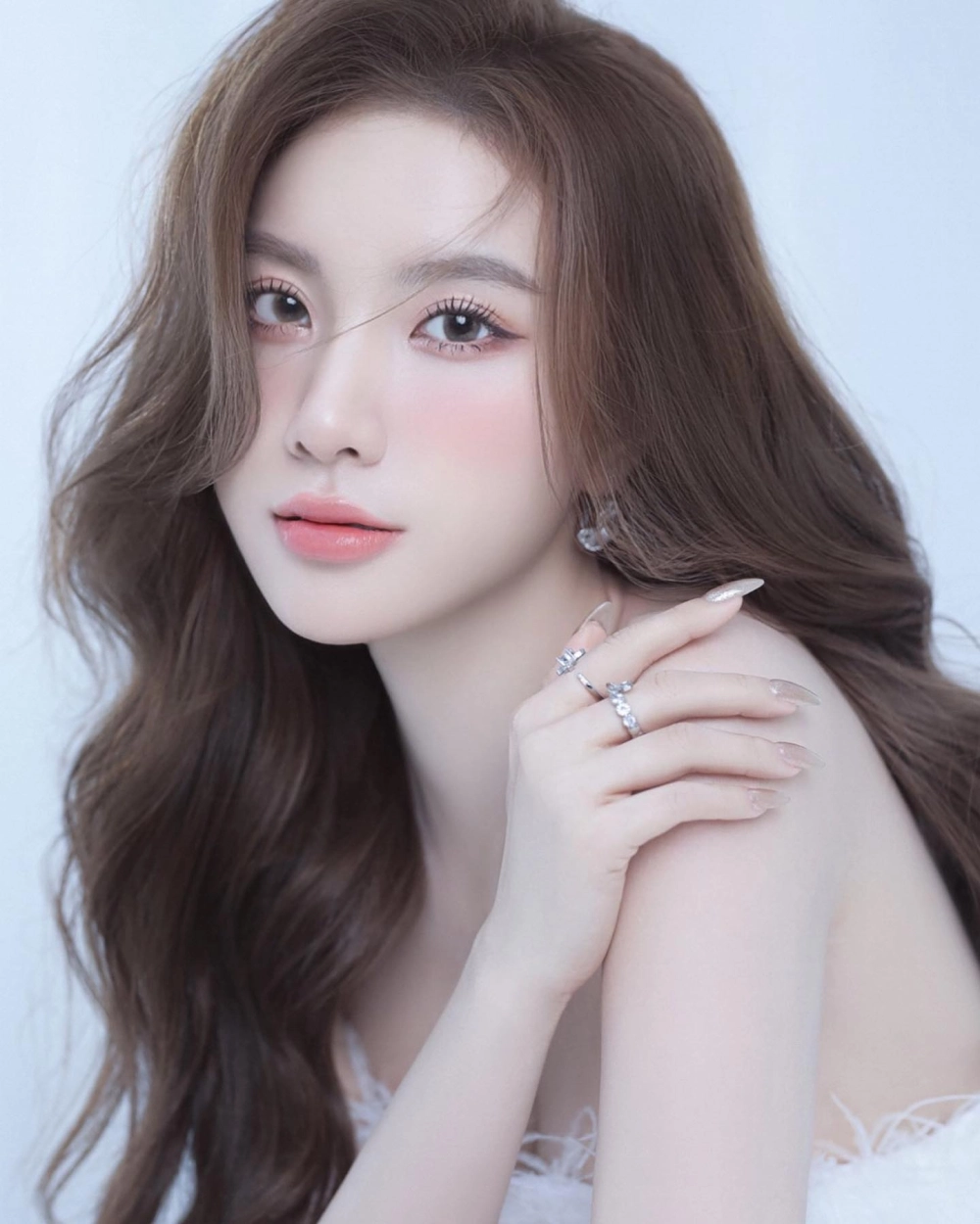 Hạnh Sino sinh năm bao nhiêu cô sinh năm 1990 tại Hà Nội