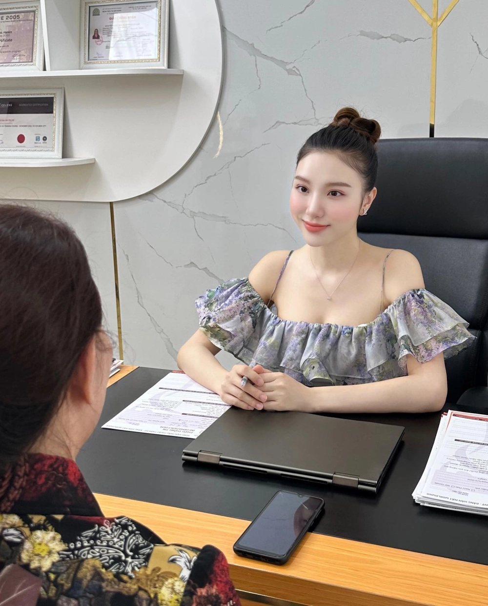 Tái tạo da Hạnh Sino và bí quyết làm đẹp của nữ ca sĩ