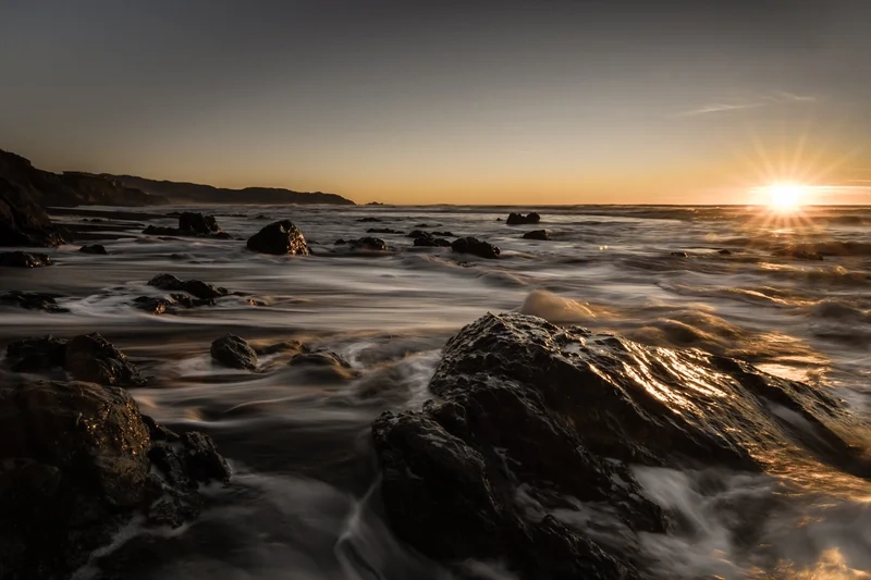 Hoàng hôn lãng mạn trên màn hình với hình nền cảnh đẹp hoàng hôn