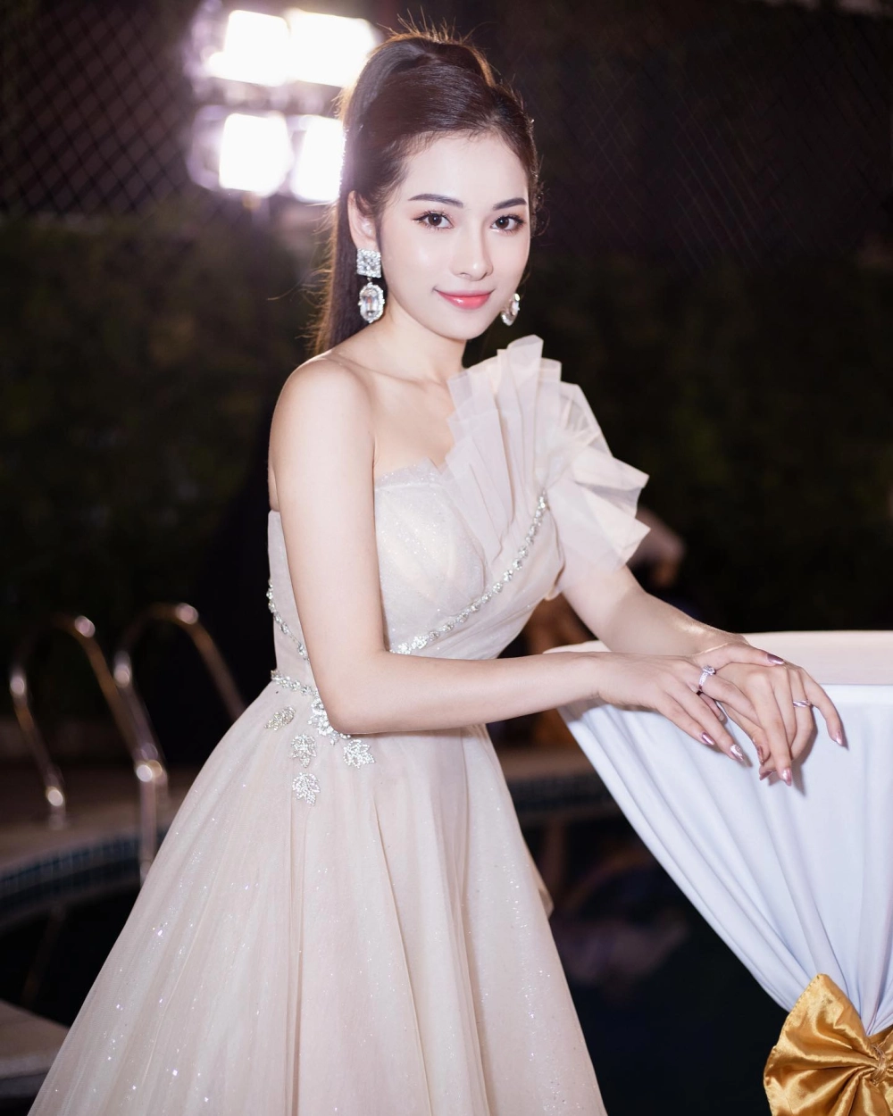 Hình nền gái xinh đẹp 4K chất lượng cao sắc nét và nổi bật