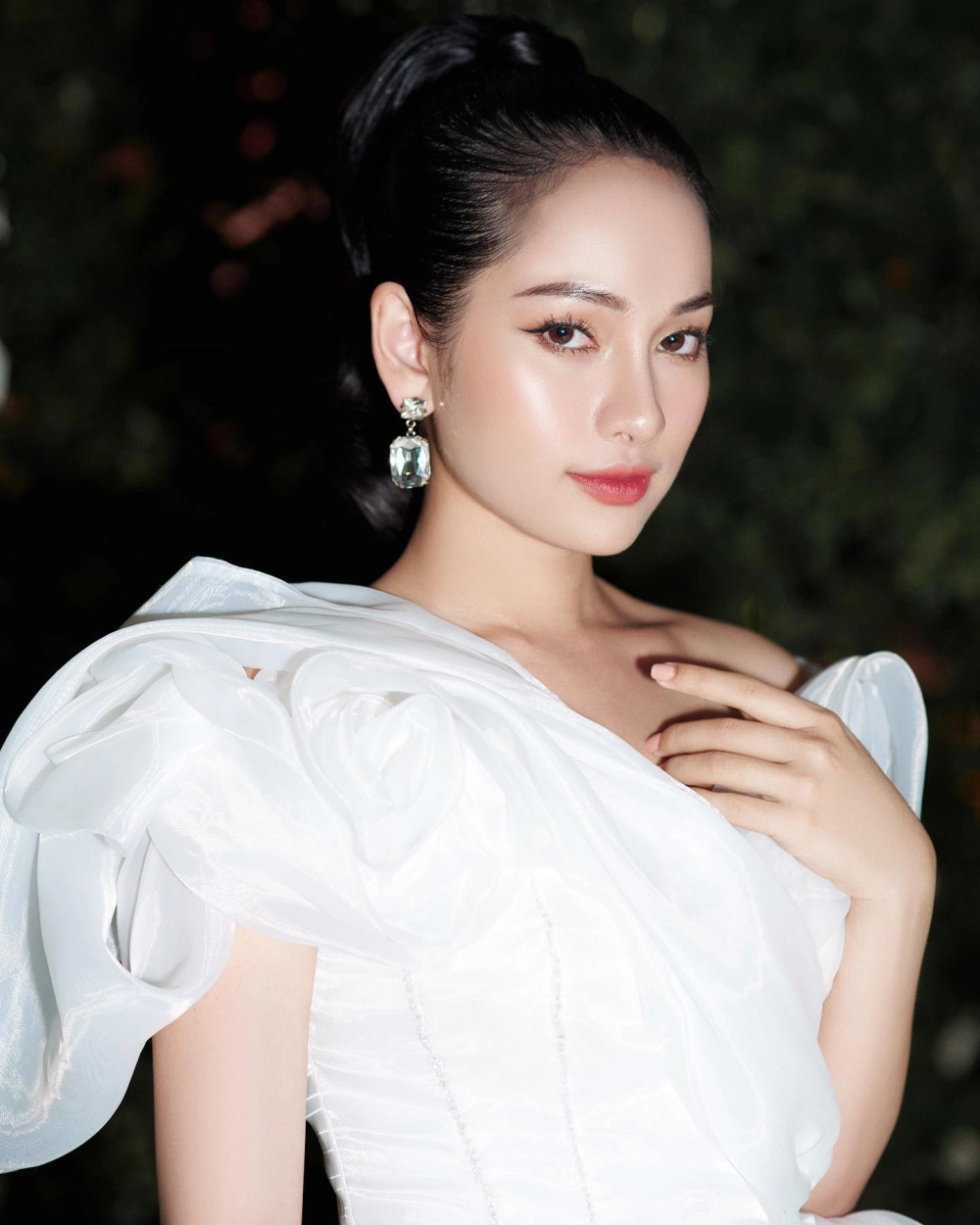 Hình nền gái xinh đẹp 4K HD tươi sáng và rực rỡ mọi lúc