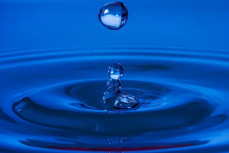 Màn hình sắc nét cùng hình nền giọt nước 4k tuyệt hảo