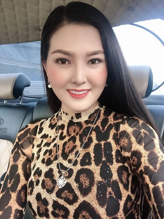 Hoa hậu Kim Thoa và vẻ đẹp sang trọng quý phái