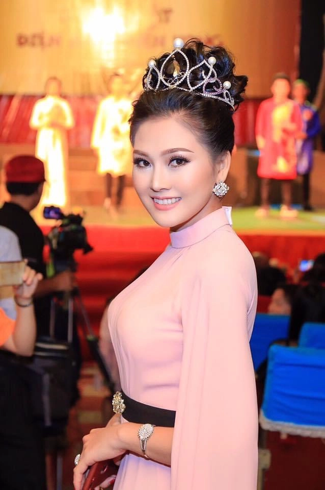 Karaoke hoa hậu Kim Thoa hát lại những ca khúc đình đám