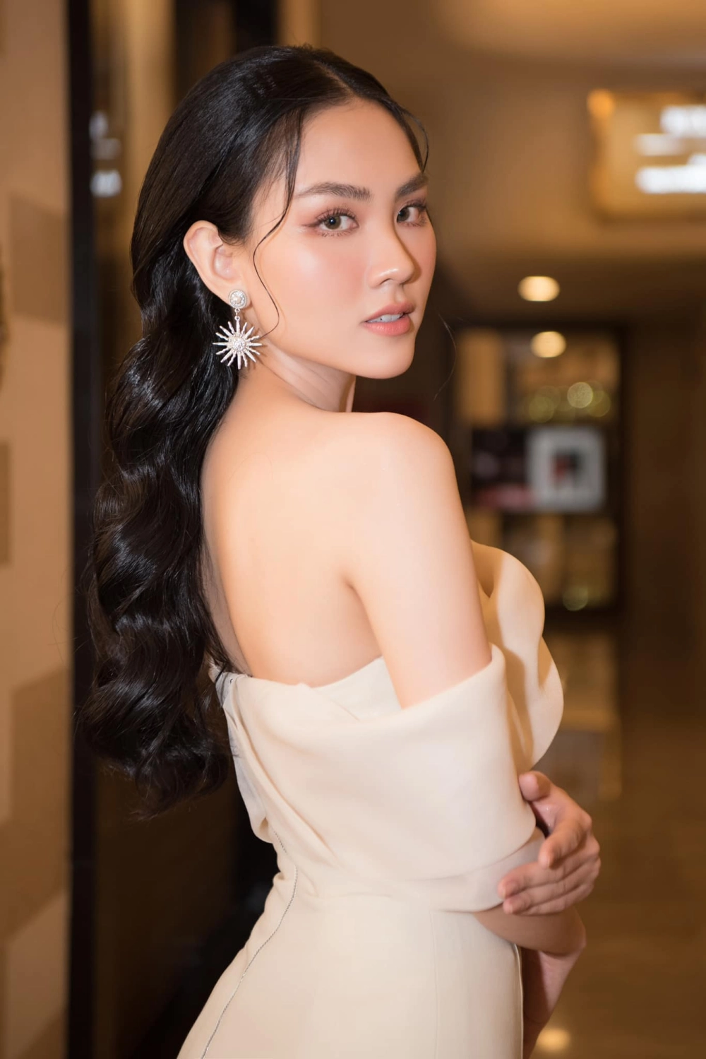 Mai Phương hoa hậu và hành trình chinh phục vương miện cao quý