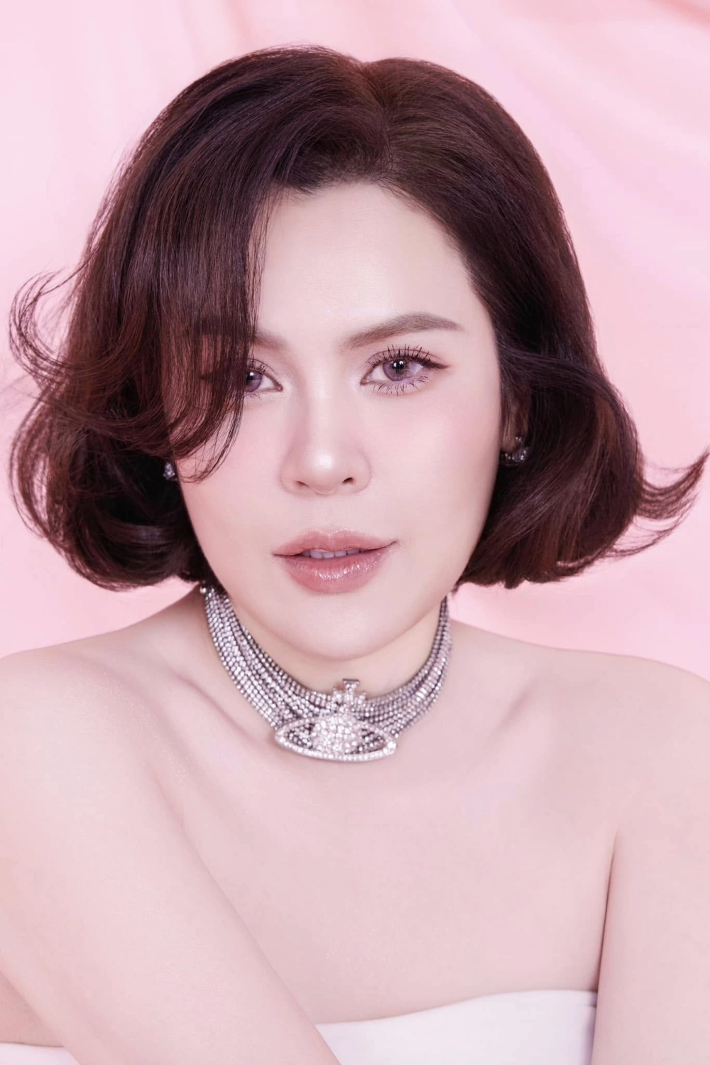 Hoa hậu Phương Lê chế quốc ca sự việc từng gây bão mạng xã hội