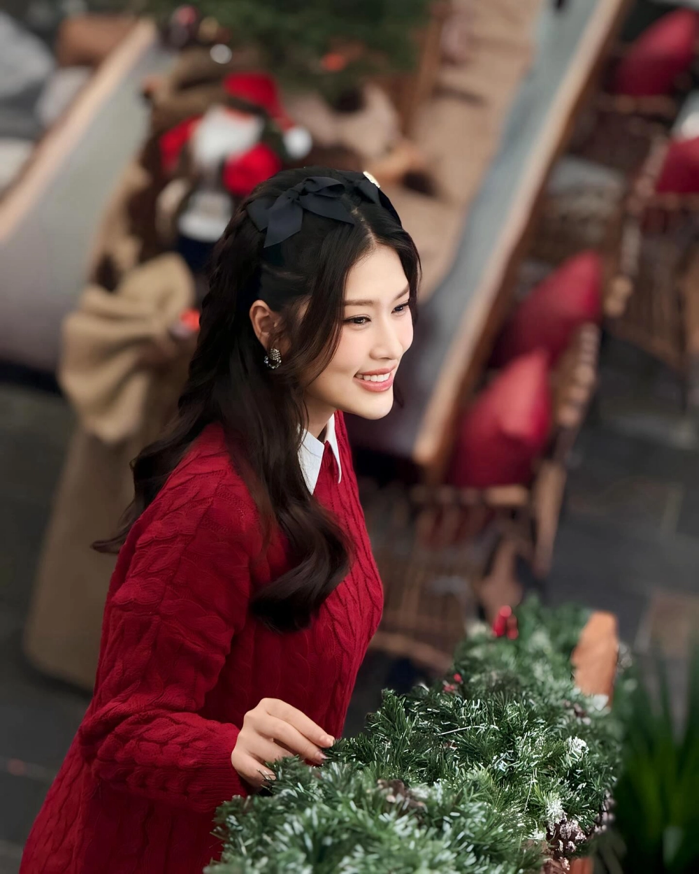 Gái đẹp tóc dài toát lên vẻ thanh lịch và nữ tính