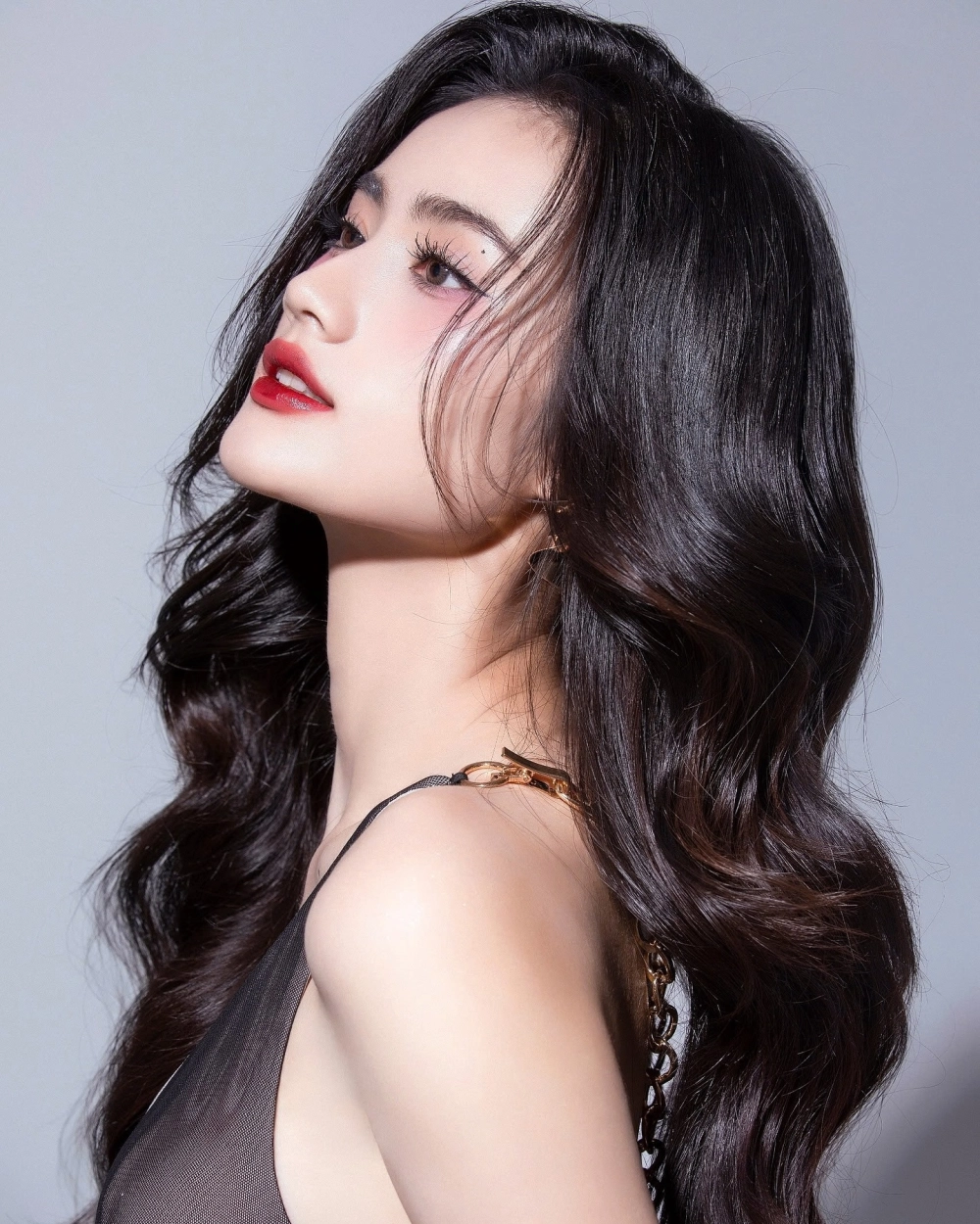 Ảnh gái đẹp tóc dài lung linh và thu hút mọi ánh nhìn