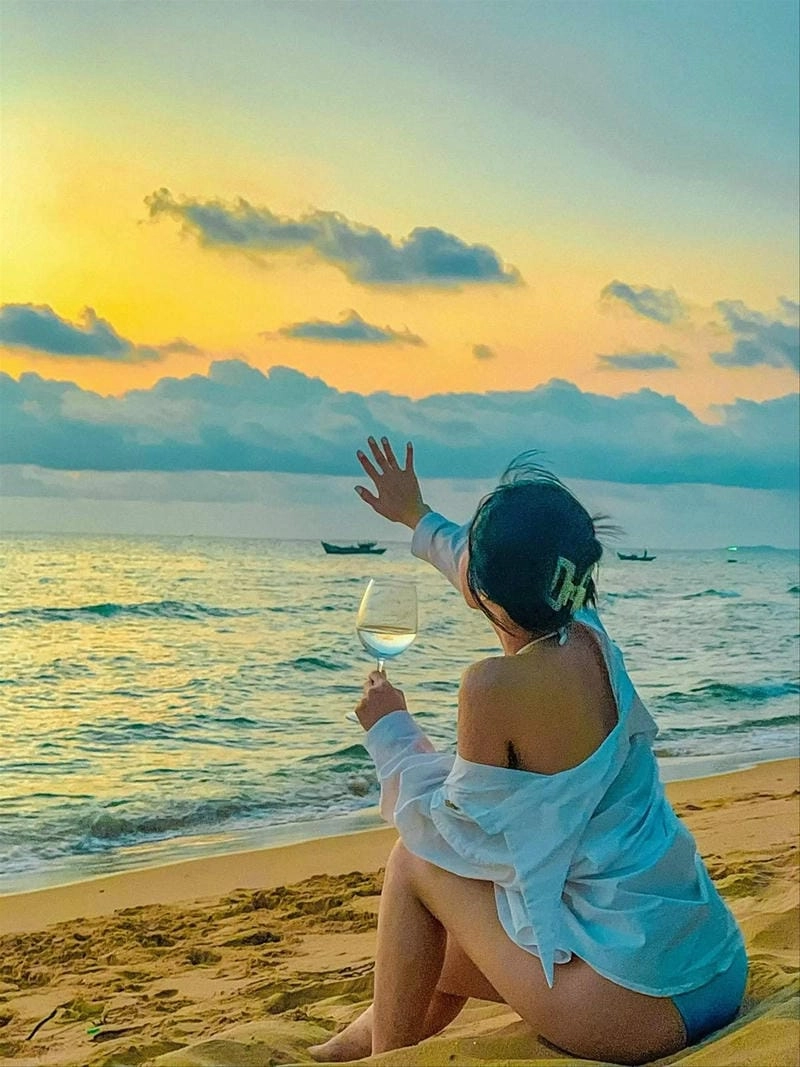 Tận hưởng biển đẹp Hòn Dừa