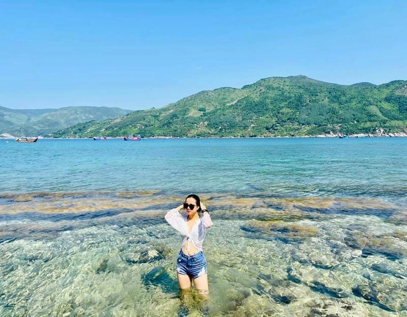 Thử lặn ngắm san hô Hòn Nưa