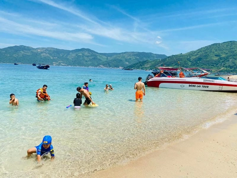 Tham khảo tour Hòn Nưa hấp dẫn