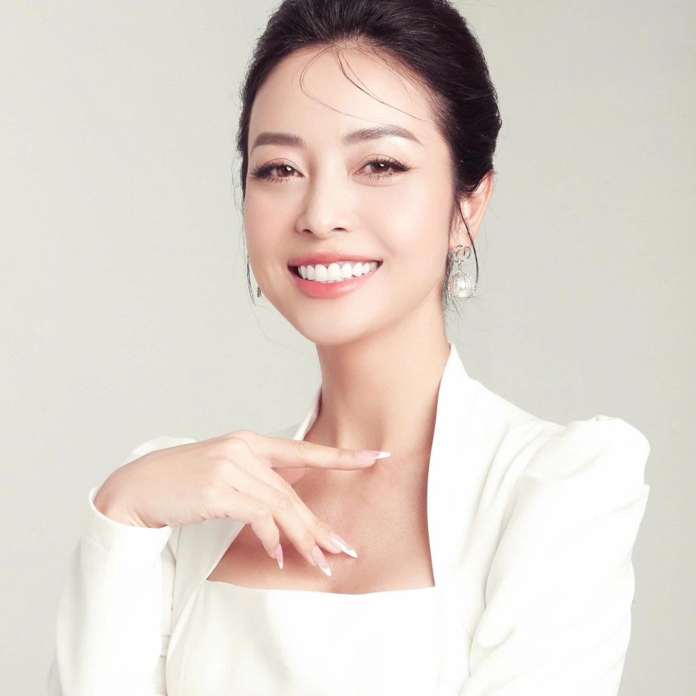 Hoa hậu Jennifer Phạm là ai cô đăng quang Hoa hậu châu Á tại Mỹ năm 2006