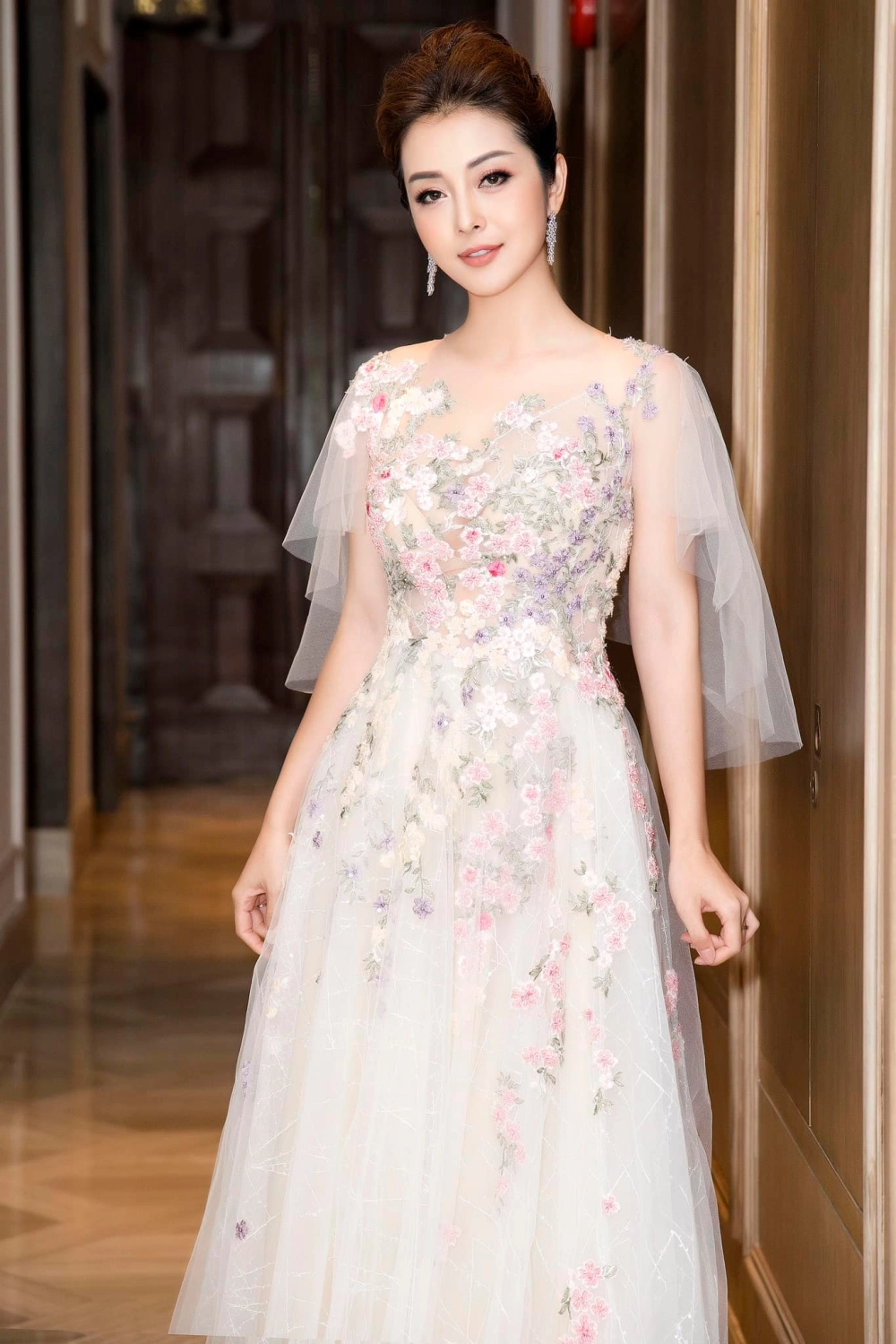 Jennifer Phạm chiều cao và vóc dáng cân đối dù đã là mẹ 4 con