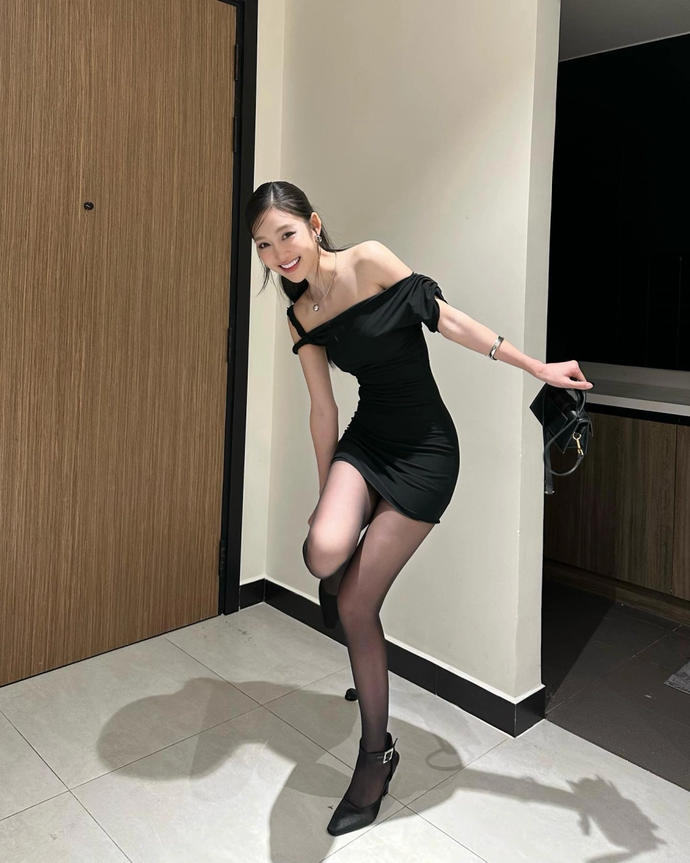 Juky San Phải chăng em đã yêu lyrics và những câu hát đã thành thương hiệu