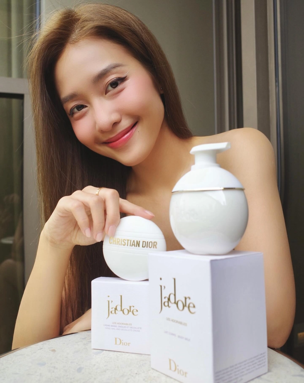 Khả Ngân cover và những lần khoe giọng hát ngọt ngào