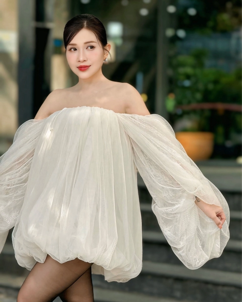 Khả Như livestream và những lần giao lưu duyên dáng cùng người hâm mộ