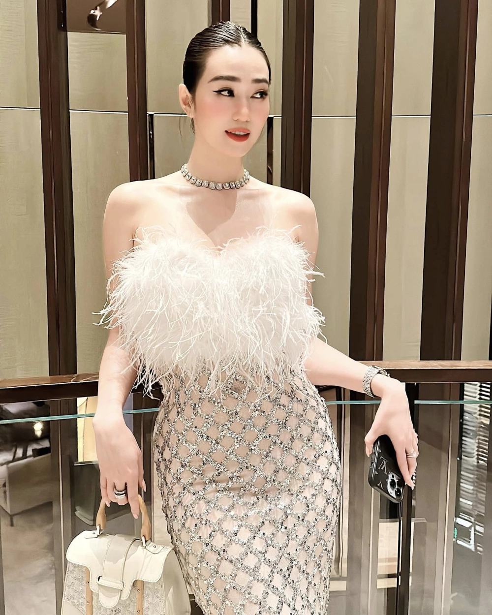 Khánh My instagram nơi cập nhật những hình ảnh nóng bỏng, sang chảnh