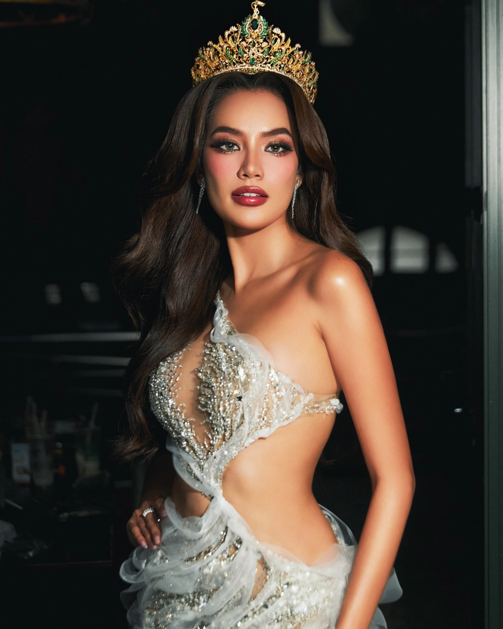 Gái xinh váy ngắn nổi bật và năng động mọi góc nhìn