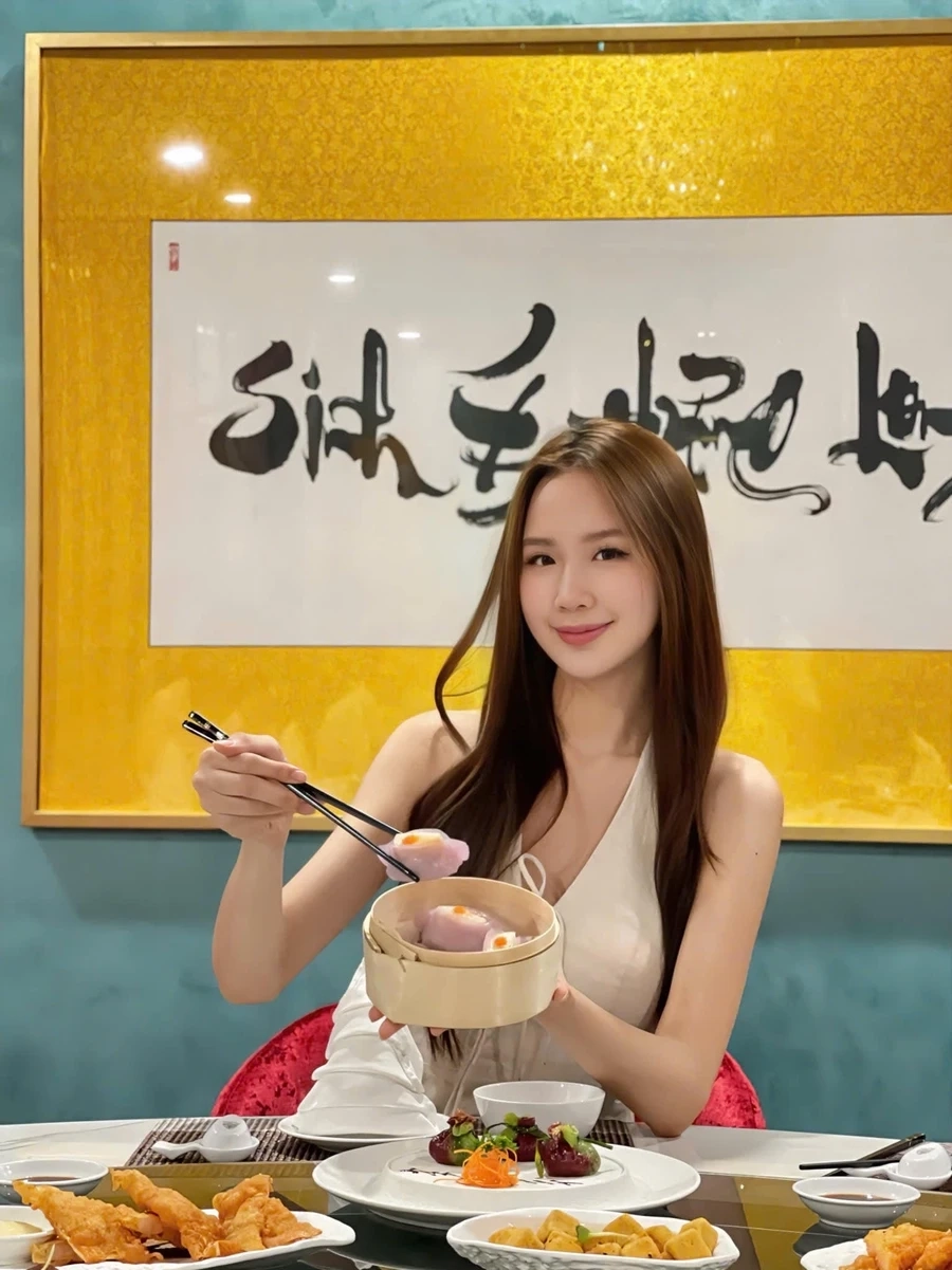 Lê Nguyễn Bảo Ngọc chiều cao cân năng và vóc dáng siêu mẫu ấn tượng