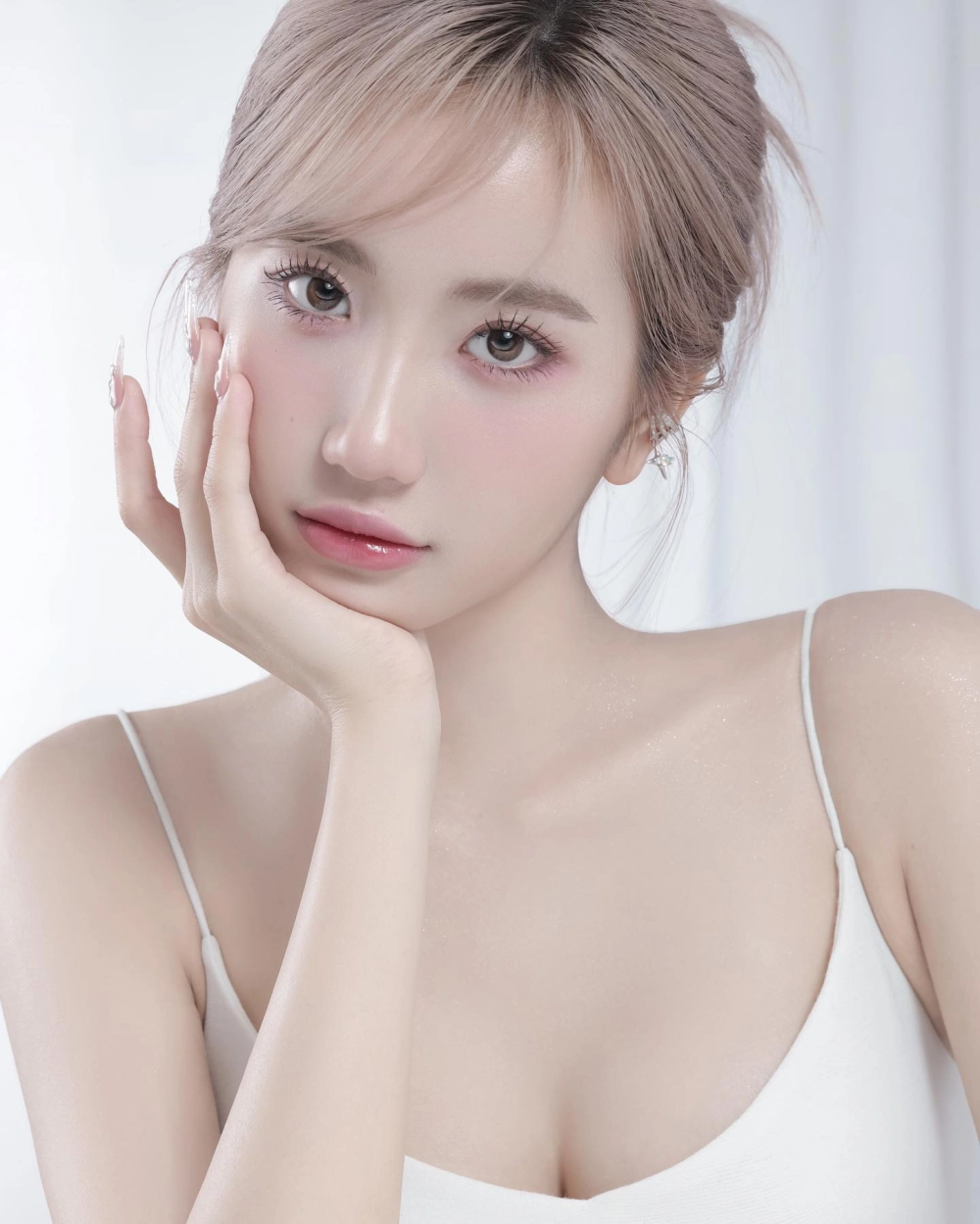 Lê Thị Khánh Huyền ảnh và nhan sắc xinh đẹp, quyến rũ