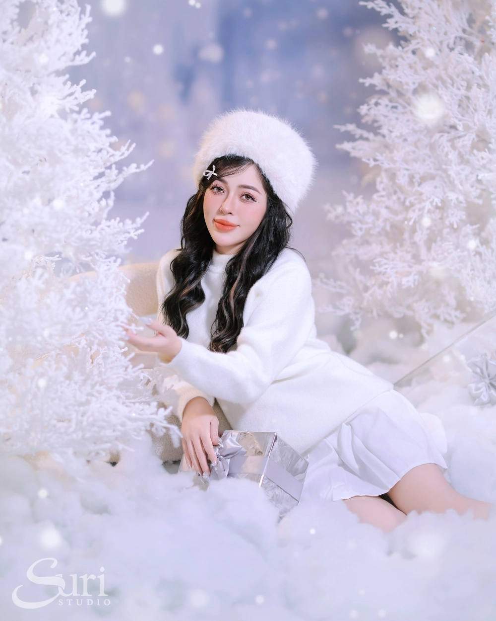 Em bé gái đáng yêu ngây thơ và đáng yêu mọi lúc