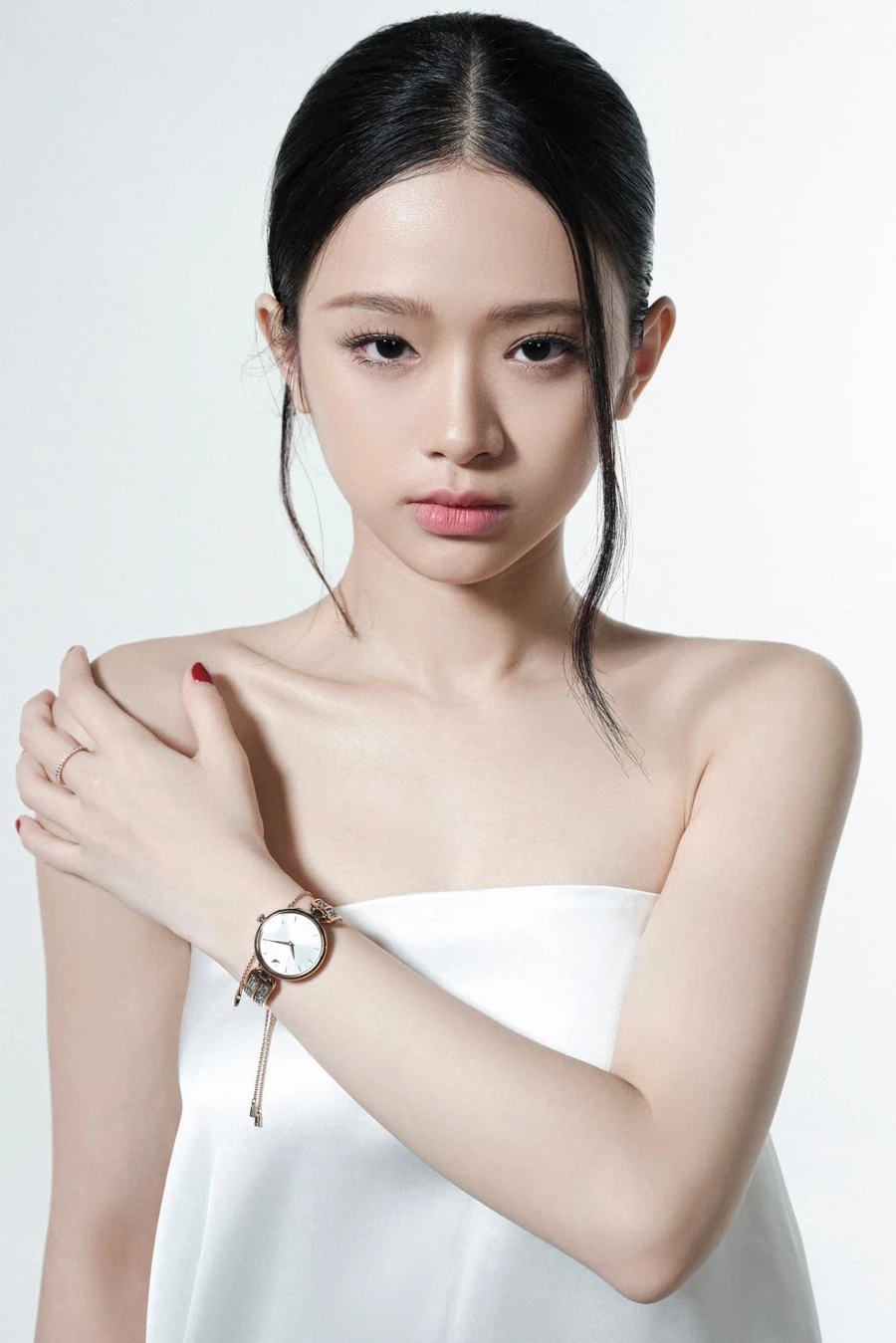 Linh Ka cao bao nhiêu và vóc dáng ngày càng quyến rũ, trưởng thành