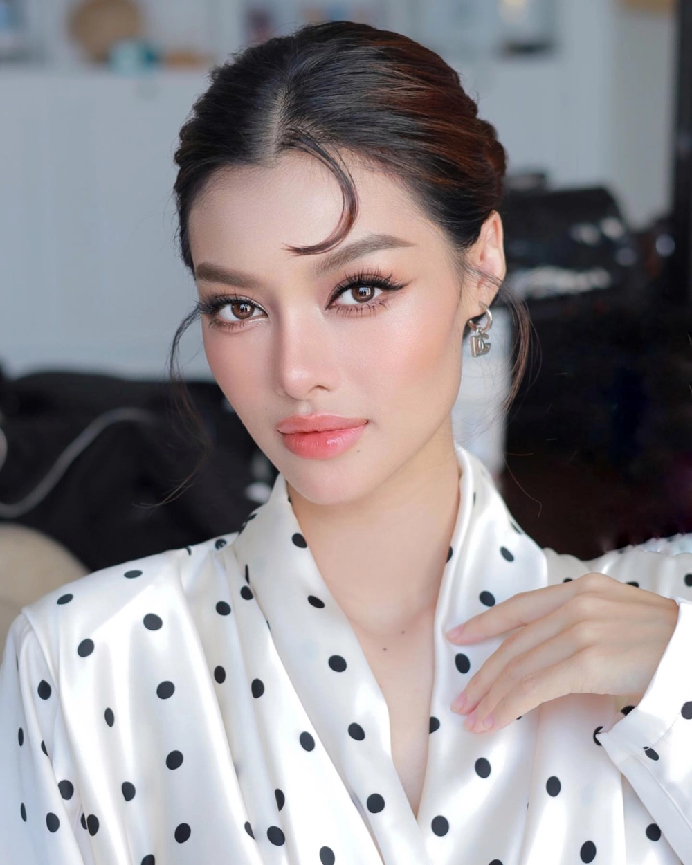 Bài hát của Lona Kiều Loan mang màu sắc trẻ trung, hiện đại và sôi động