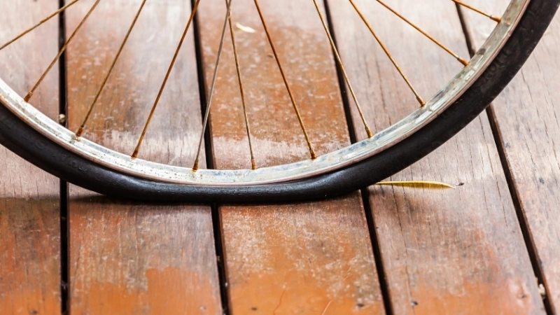 Những ảnh hưởng khi lốp xe đạp xẹp