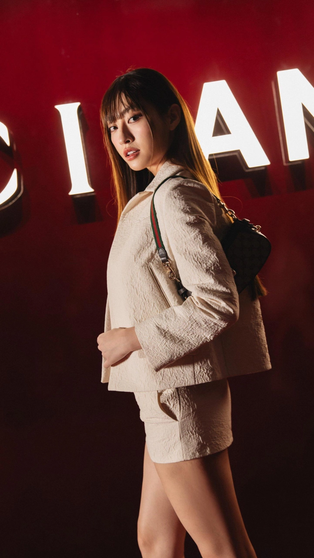 Lương Thùy Linh và Đỗ Thị Hà và hội chị em hoa hậu thân thiết