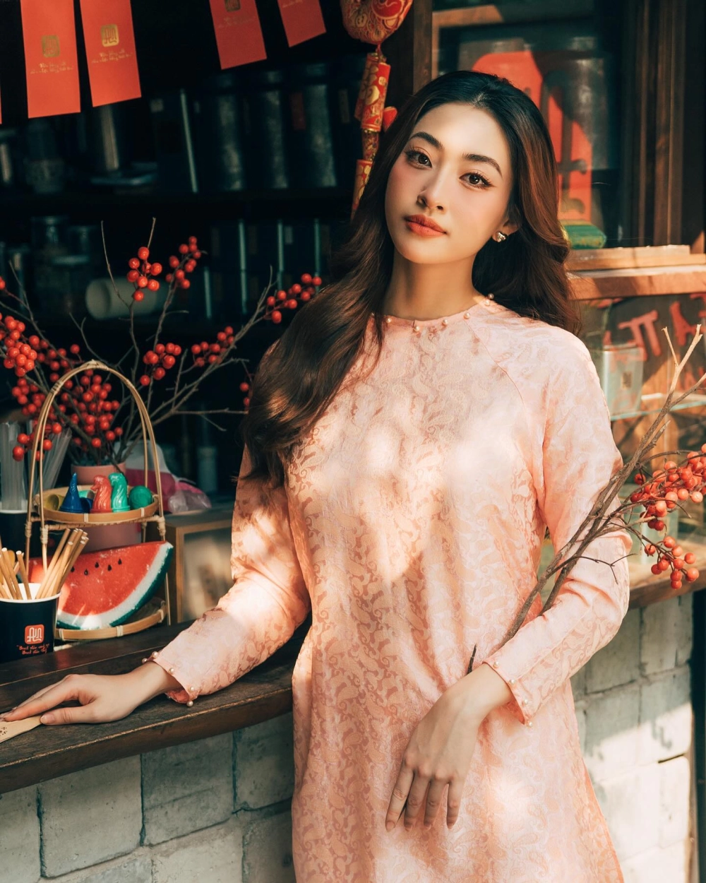 Lương Thùy Linh hoa hậu tri thức với chiều cao và học vấn đáng nể