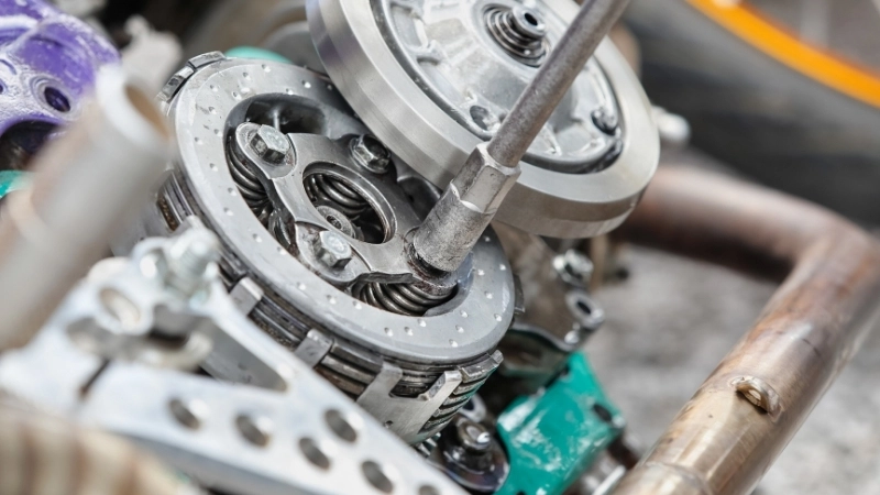 Cách khắc phục ly hợp xe máy trượt hiệu quả