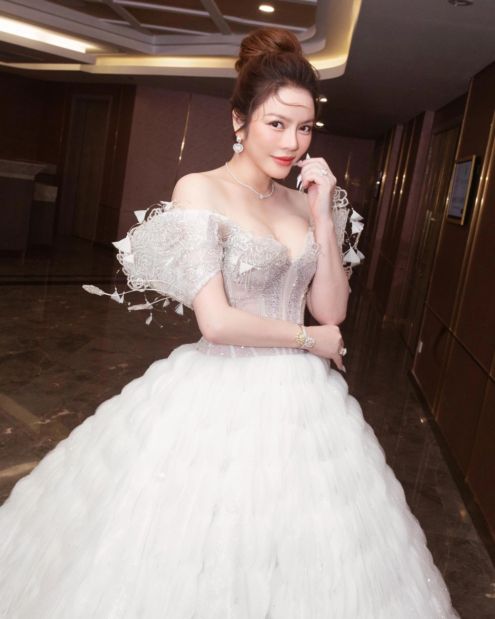 Hình ảnh Lý Nhã Kỳ luôn gắn liền với sự sang trọng, đẳng cấp