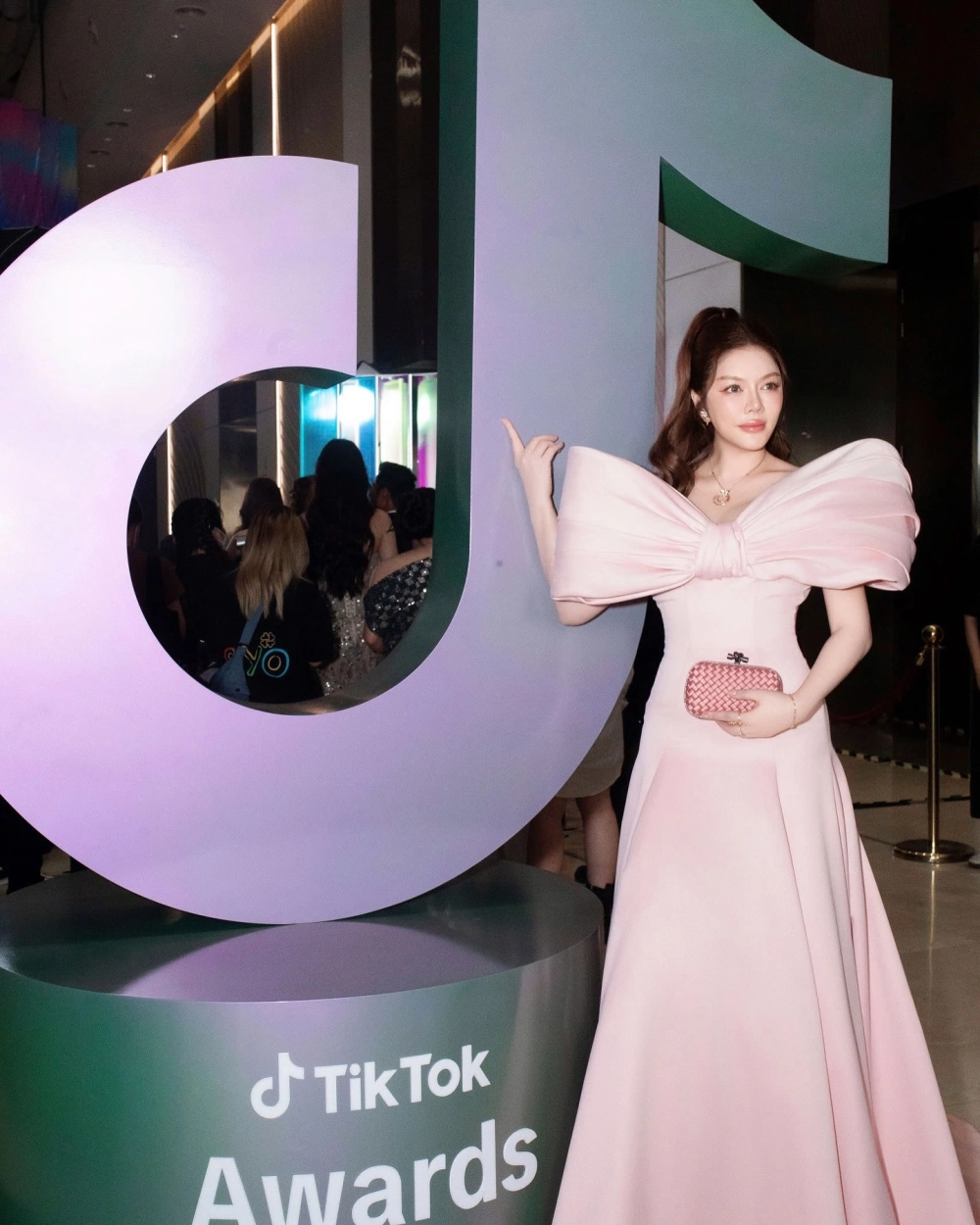 Lý Nhã Kỳ lúc trẻ và hành trình lột xác về nhan sắc, thần thái