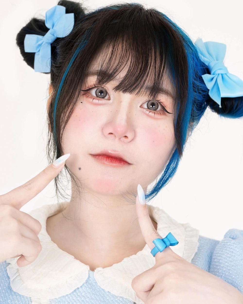 Mèo Simmy cute và những khoảnh khắc đáng yêu đốn tim fan