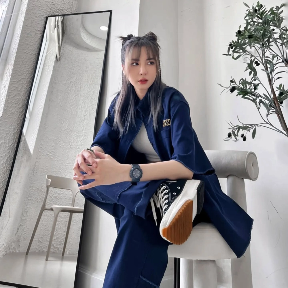 Ngân Sát Thủ mấy tuổi và vẻ đẹp không tuổi của nữ streamer