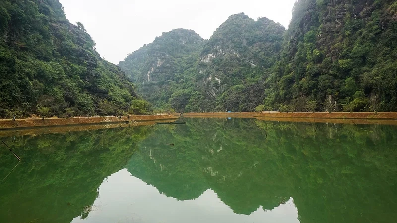 Khám phá vẻ đẹp hùng vĩ của núi am tiên